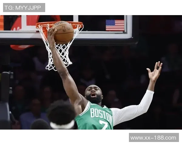 稳健表现杰伦布朗半场贡献14分5篮板并完美罚球三罚全中 稳健表现杰伦布朗半场贡献14分5篮板并完美罚球三罚全中